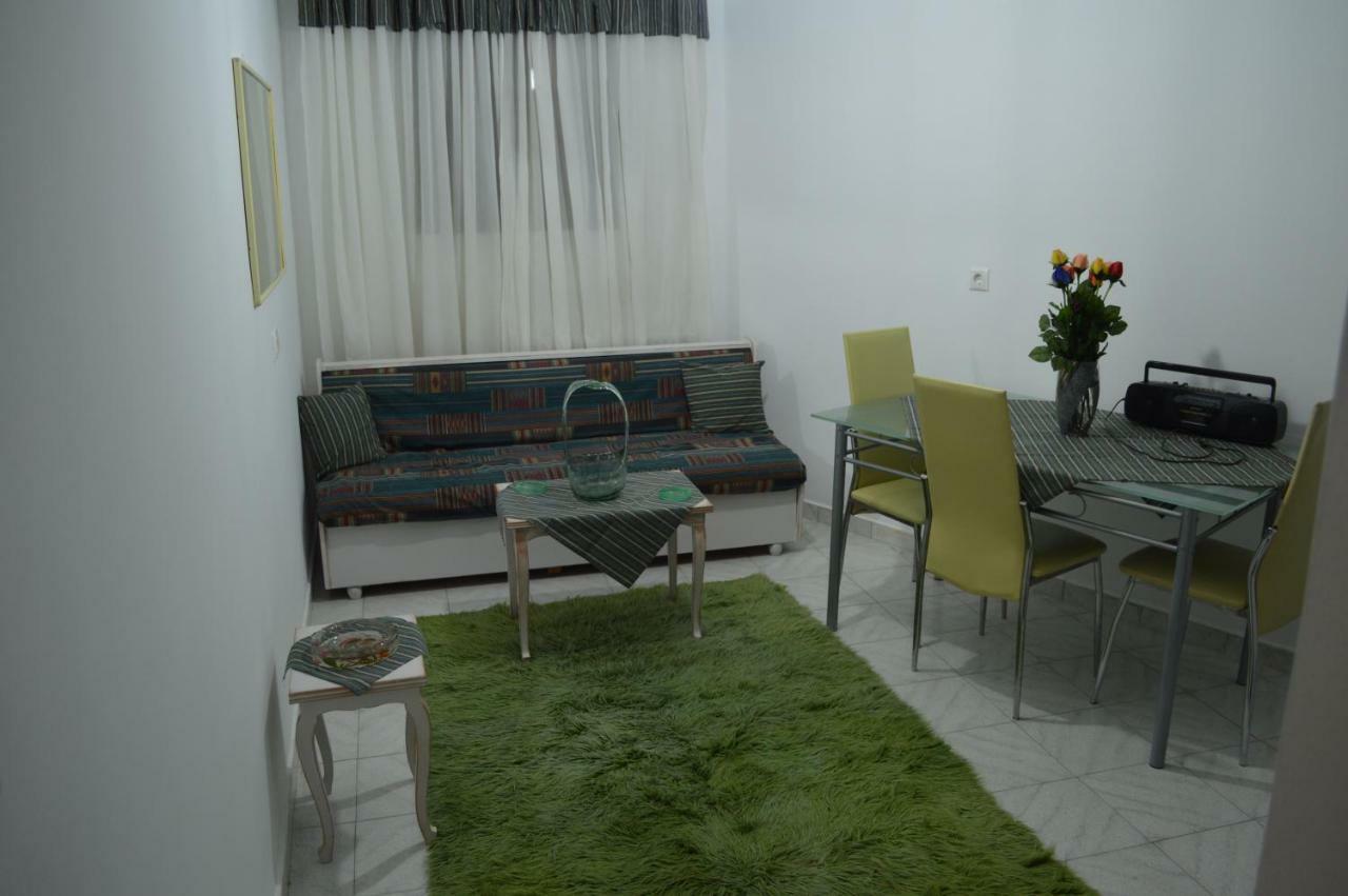 Apartment In The Center Of Aigio F מראה חיצוני תמונה