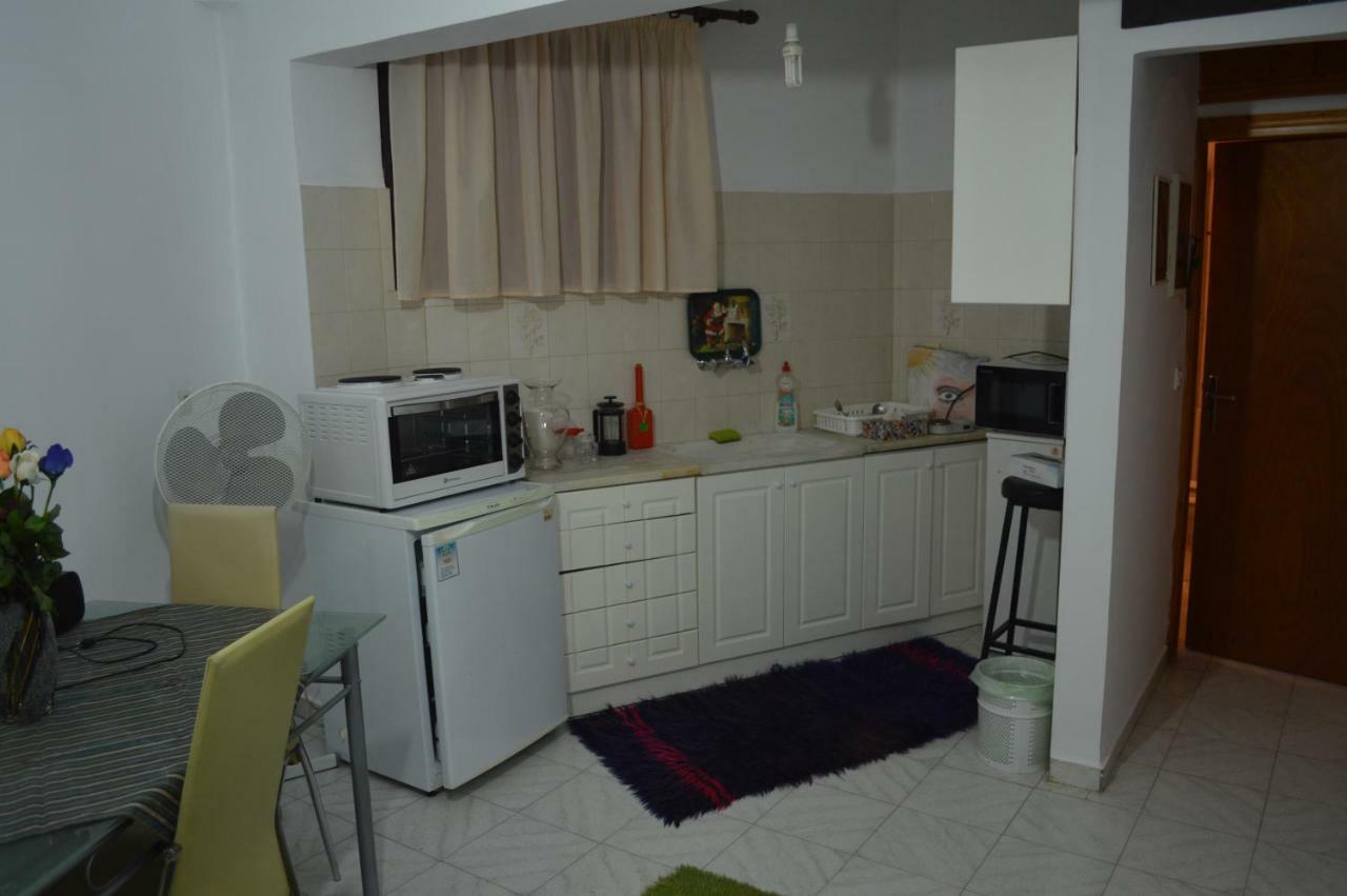 Apartment In The Center Of Aigio F מראה חיצוני תמונה