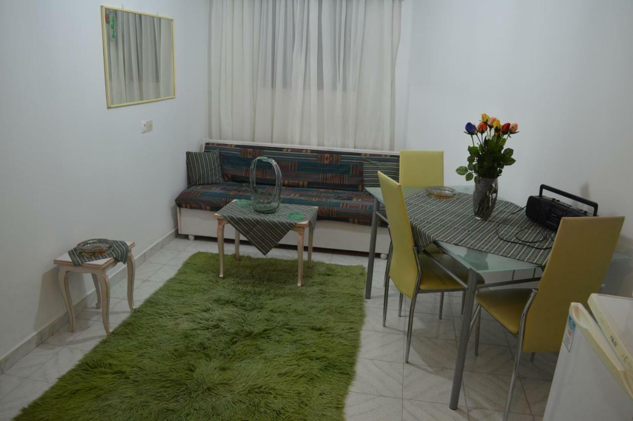 Apartment In The Center Of Aigio F מראה חיצוני תמונה